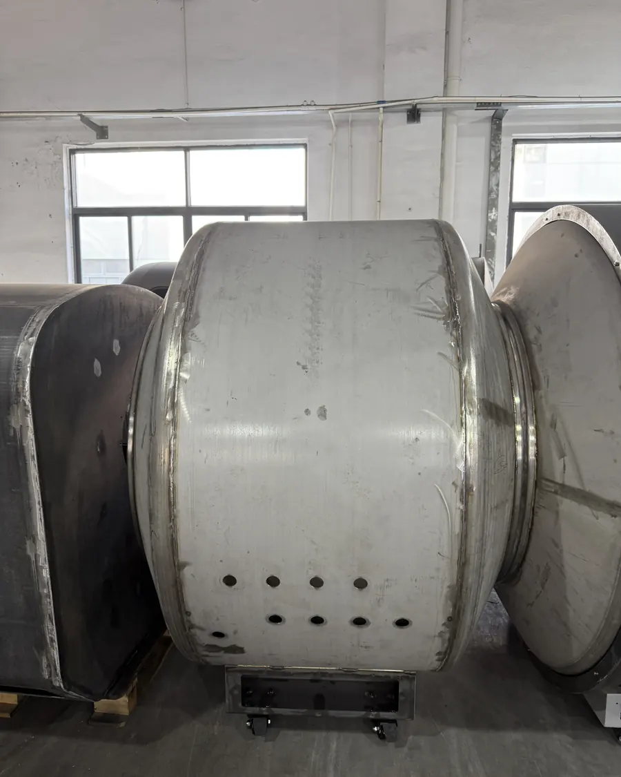 Shell end with the connection ports cut