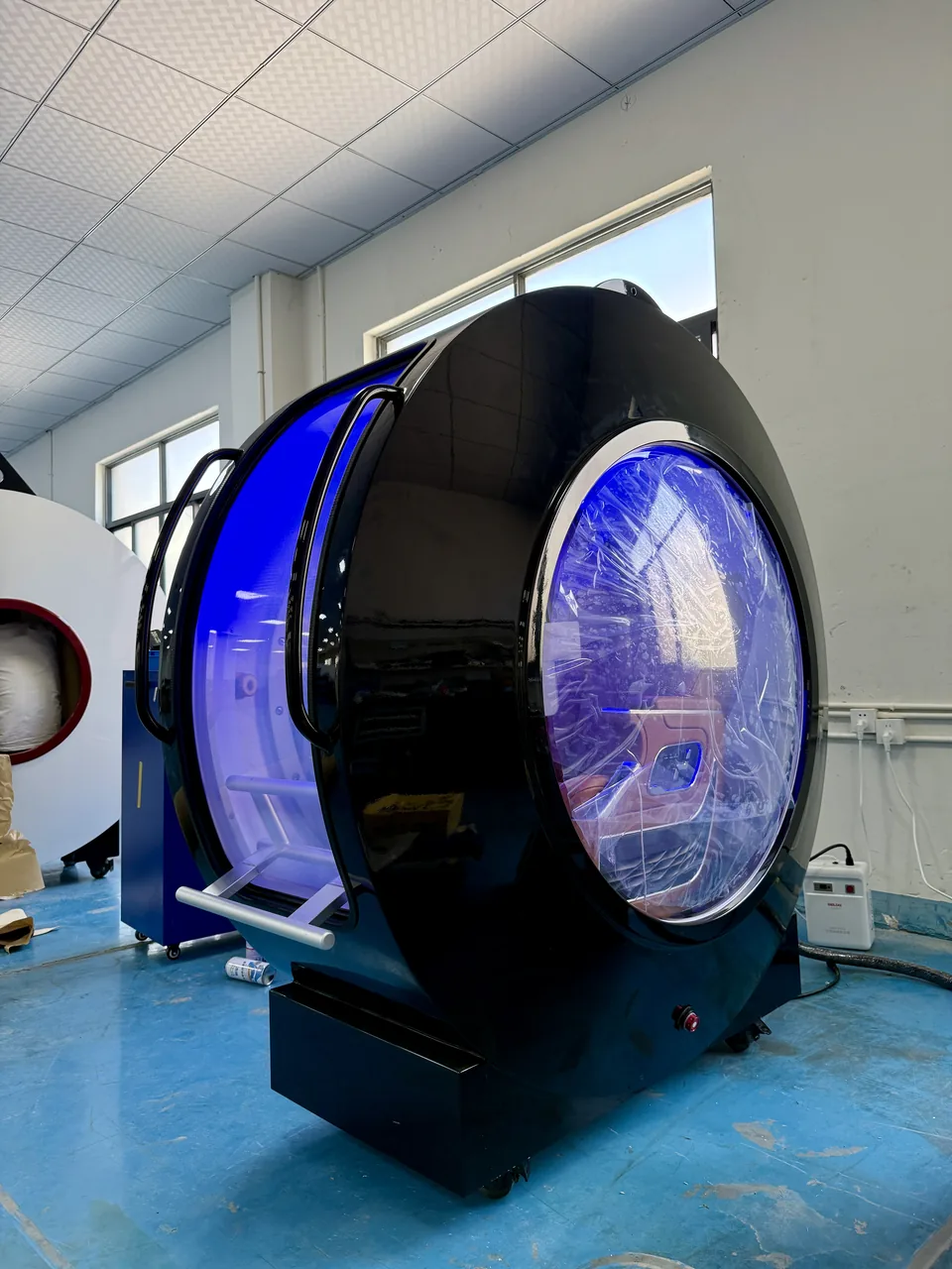 ARC negro con iluminación de acento azul