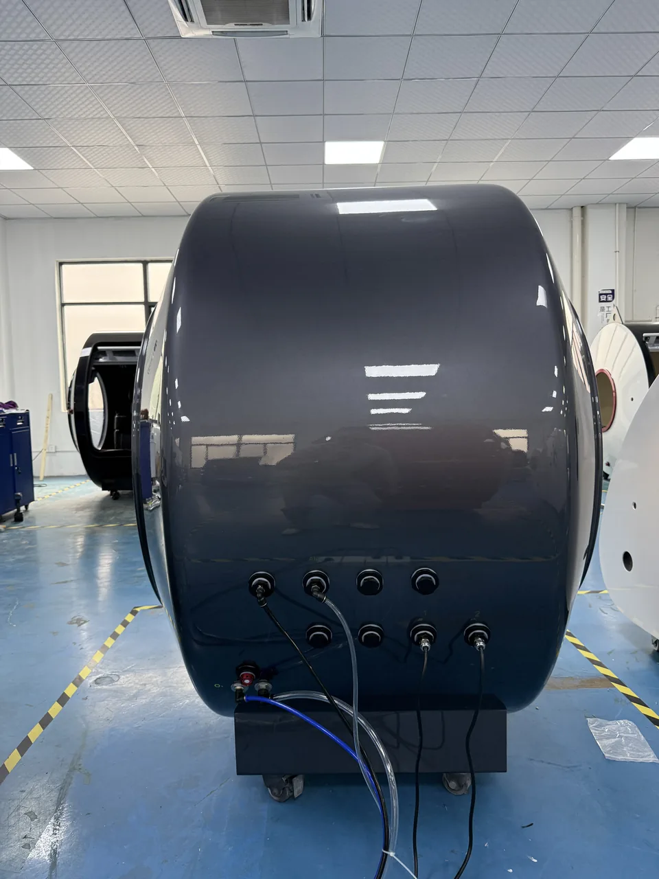Rear of a dark grey VISTA with its connections