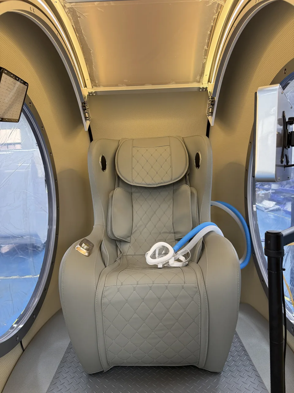 Grey seat with the BIBS mask inside VISTA