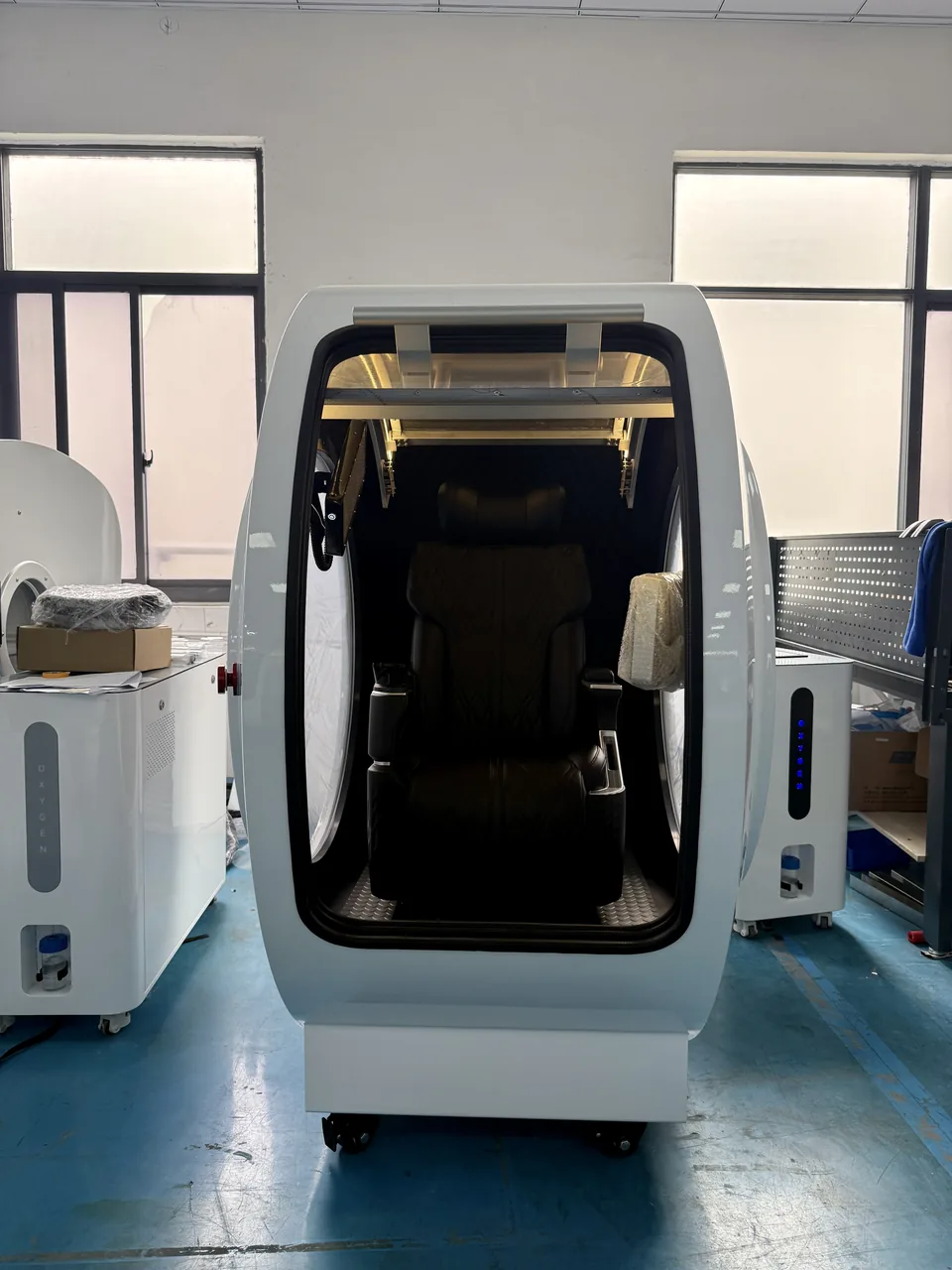 White VISTA with a cream seat