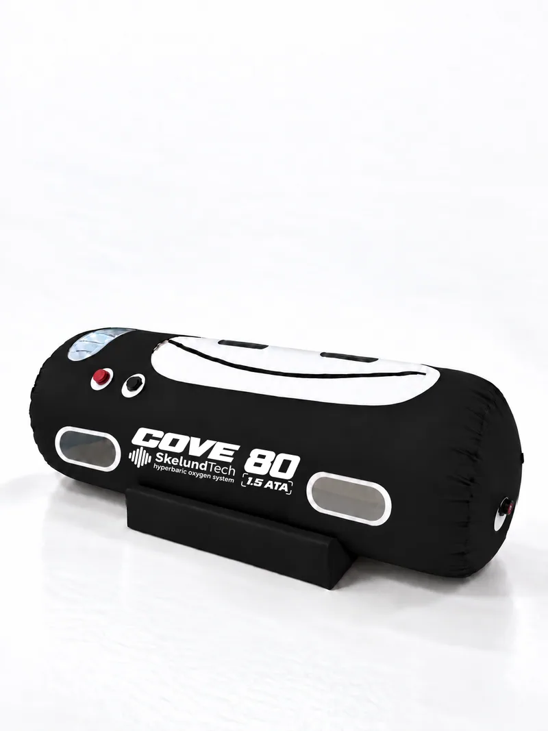 COVE Ø 80, black cover, three-quarter view
