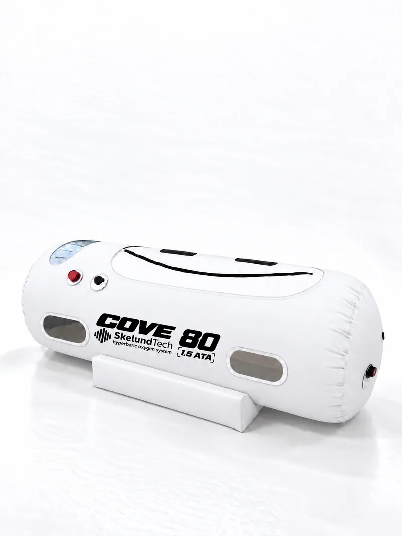 COVE Ø 80, white cover, three-quarter view