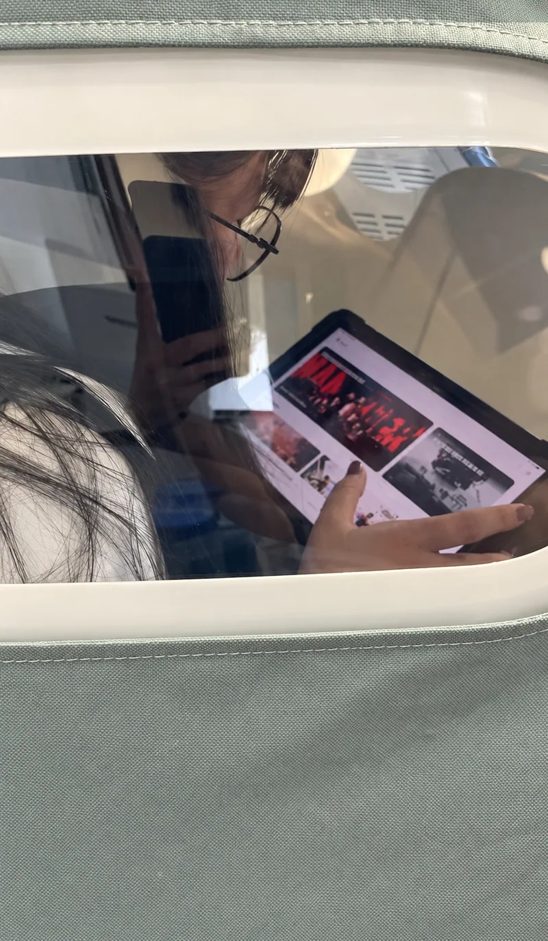 Reading a tablet through the viewing window