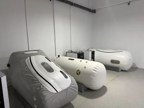 Cámaras hiperbáricas blandas en la planta de producción de SkelundTech